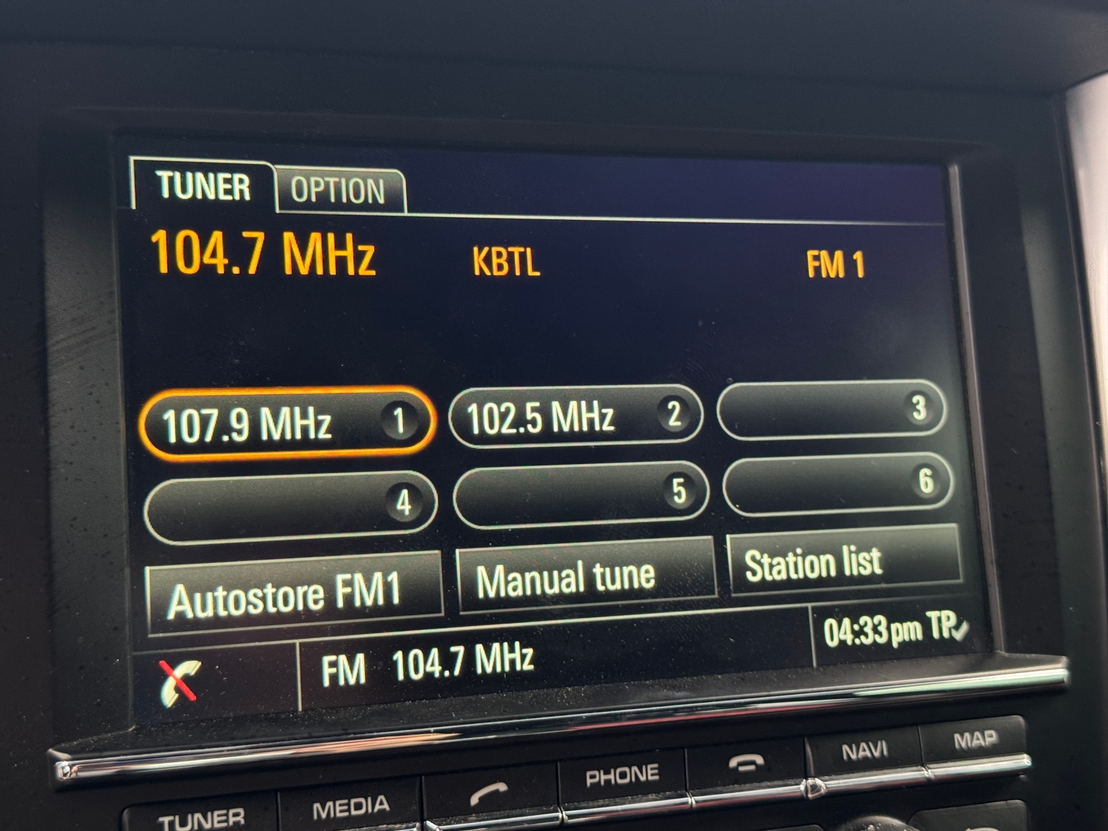 Thumbnail: 2016 Porsche Macan - 3