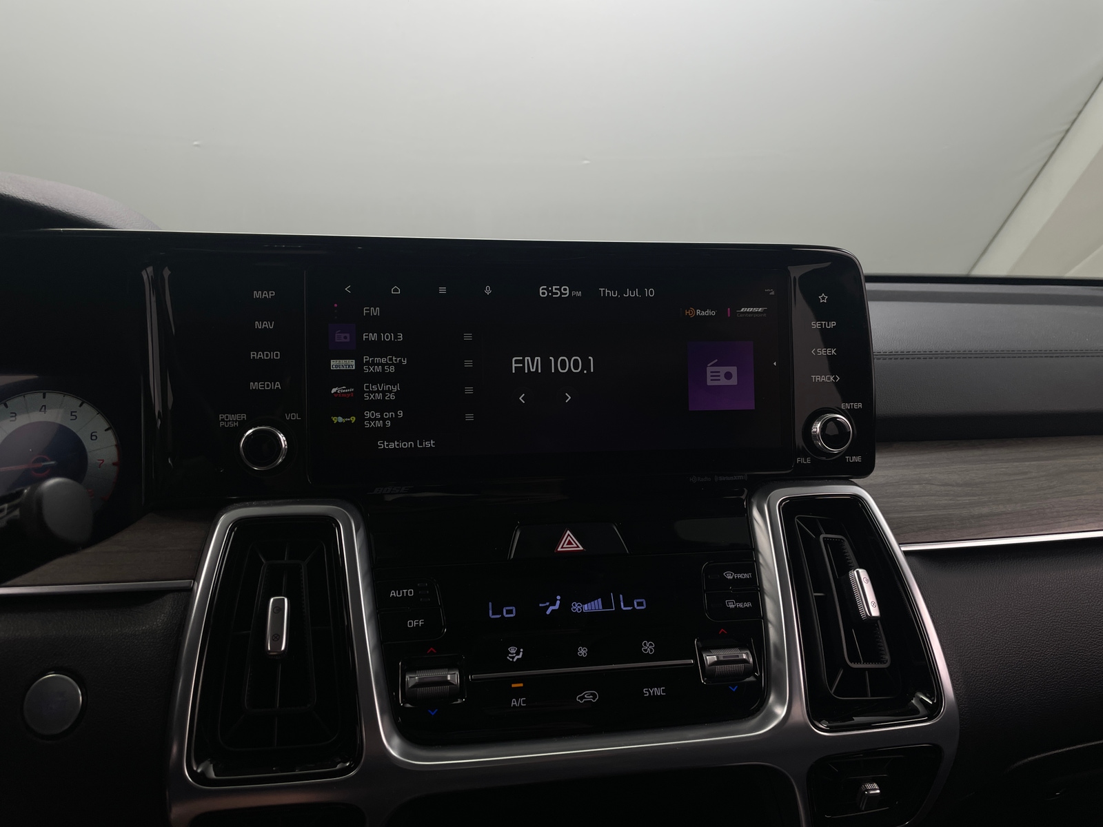 Thumbnail: 2022 Kia Sorento - 3
