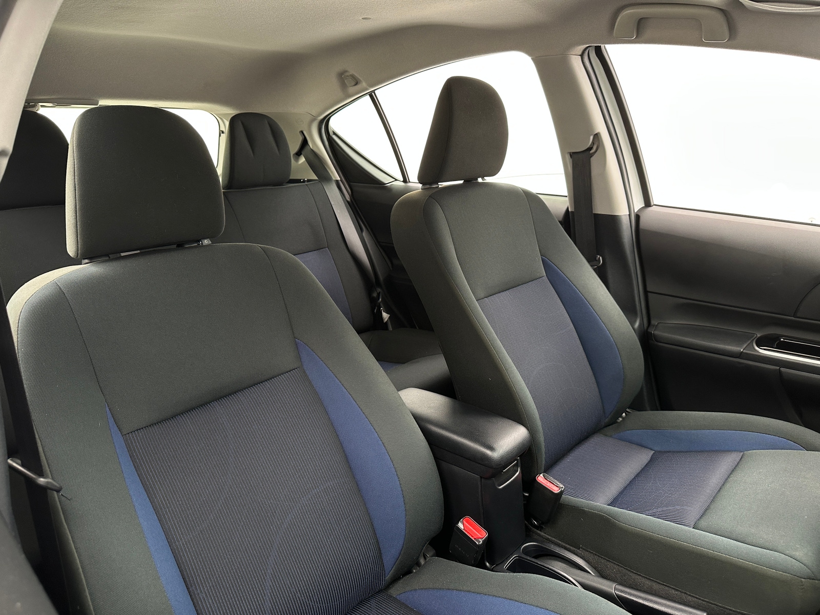 Thumbnail: 2018 Toyota Prius c - 2