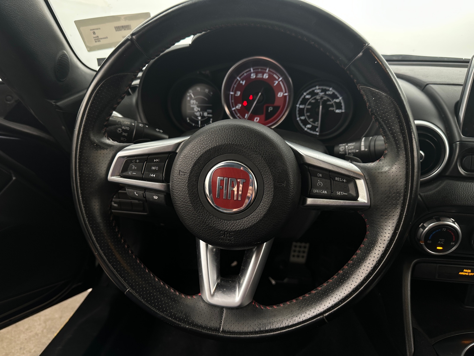Thumbnail: 2018 Fiat 124 Spider - 3