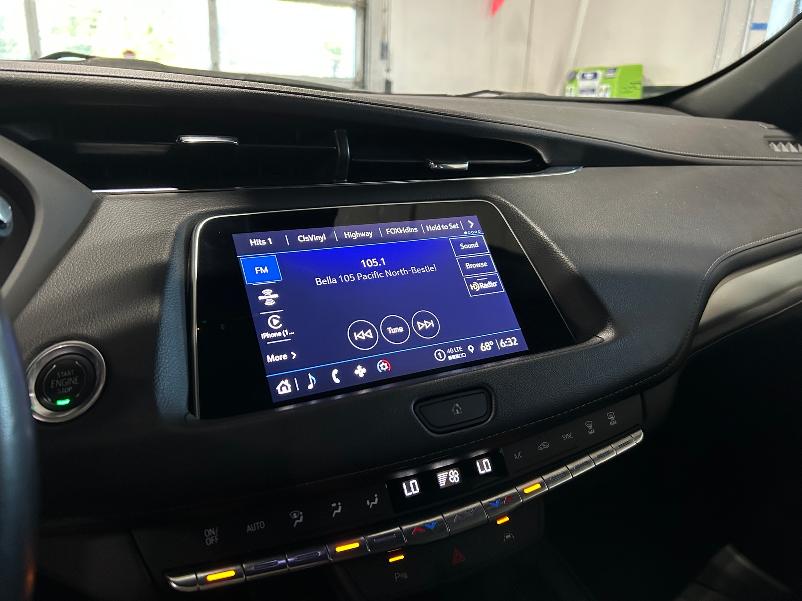Thumbnail: 2023 Cadillac XT4 - 3