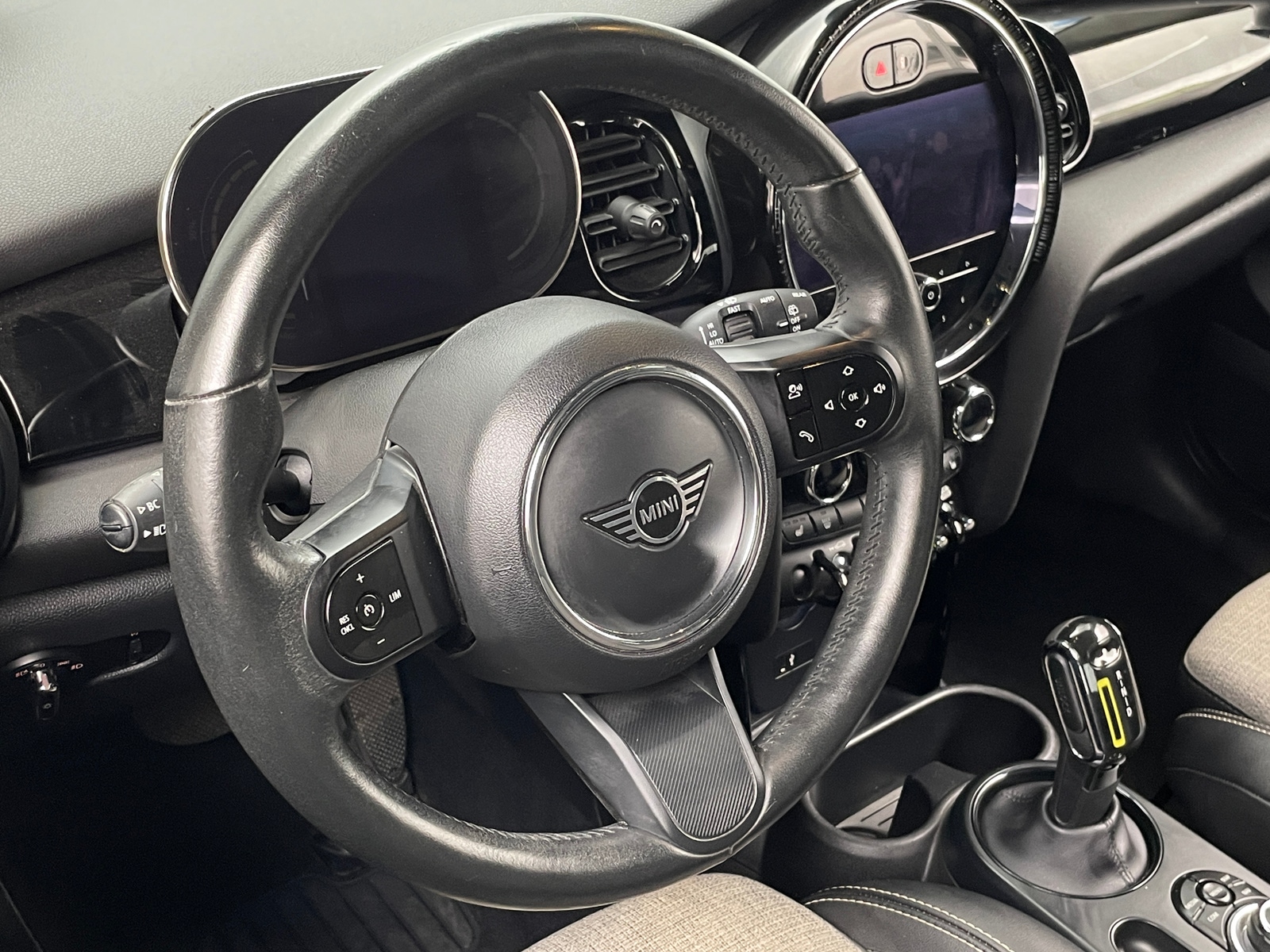 Thumbnail: 2022 MINI Cooper Hardtop - 4