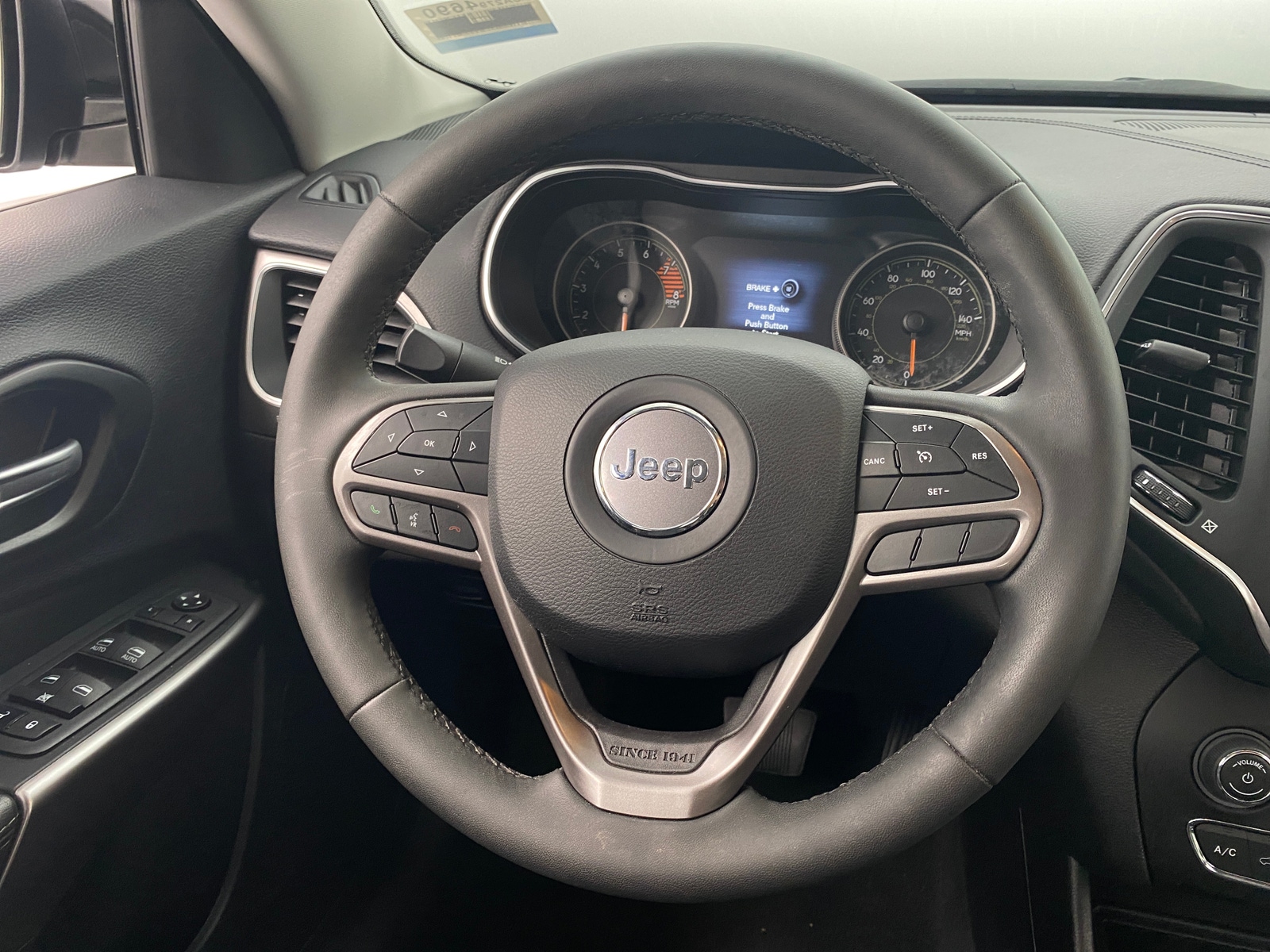 Thumbnail: 2022 Jeep Cherokee - 4