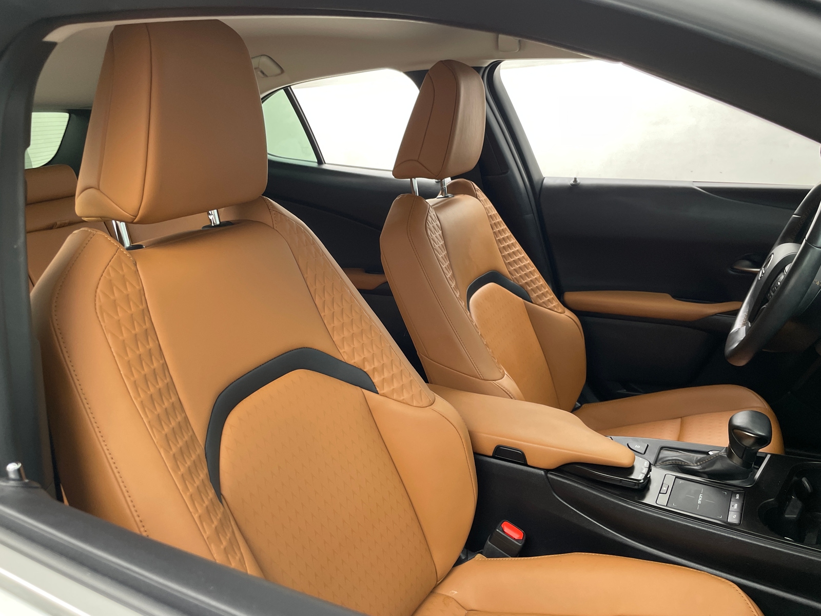 Thumbnail: 2022 Lexus UX - 2