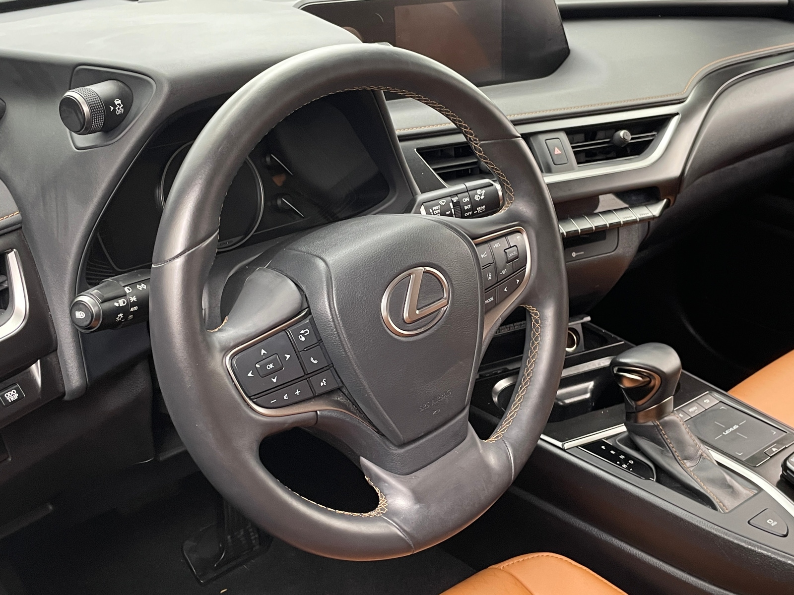 Thumbnail: 2022 Lexus UX - 5