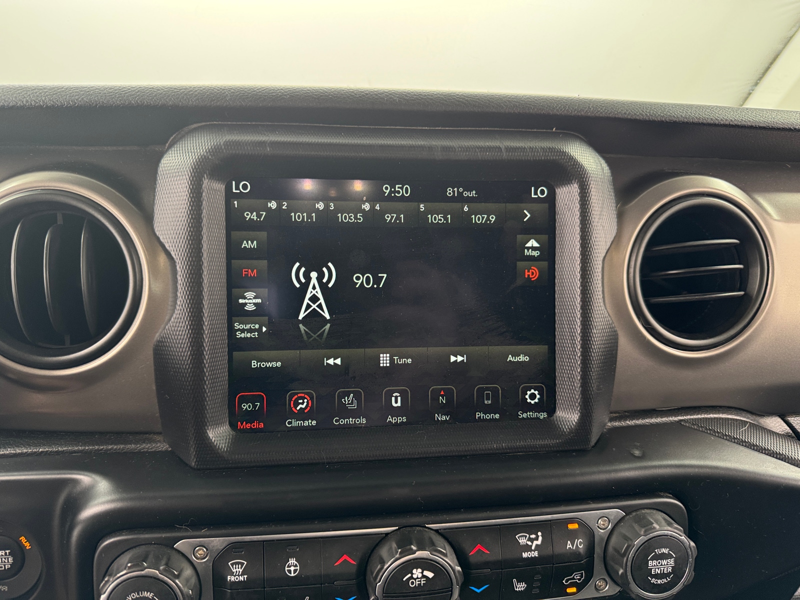 Thumbnail: 2021 Jeep Gladiator - 4