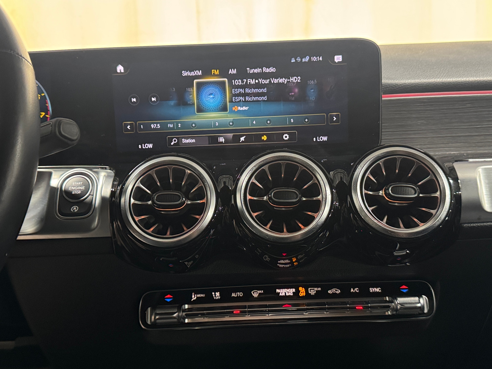 Thumbnail: 2023 Mercedes-Benz GLB - 3