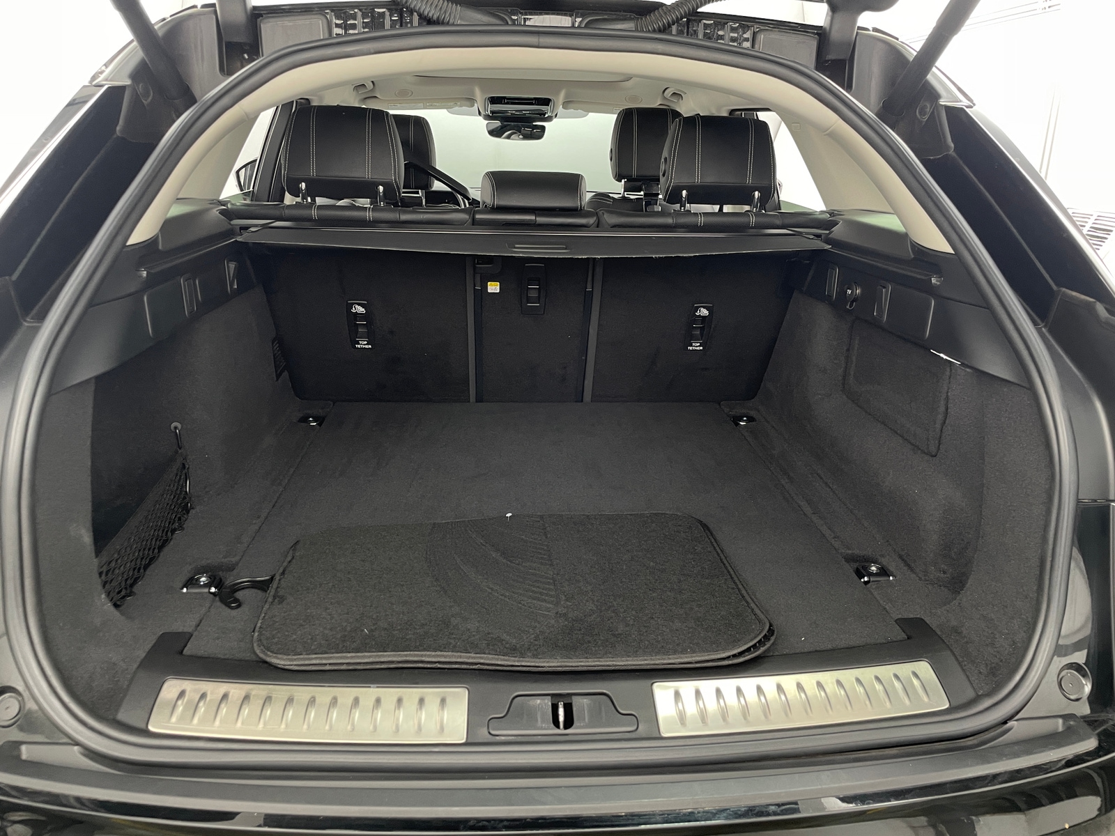 Thumbnail: 2021 Land Rover Range Rover Velar - 6