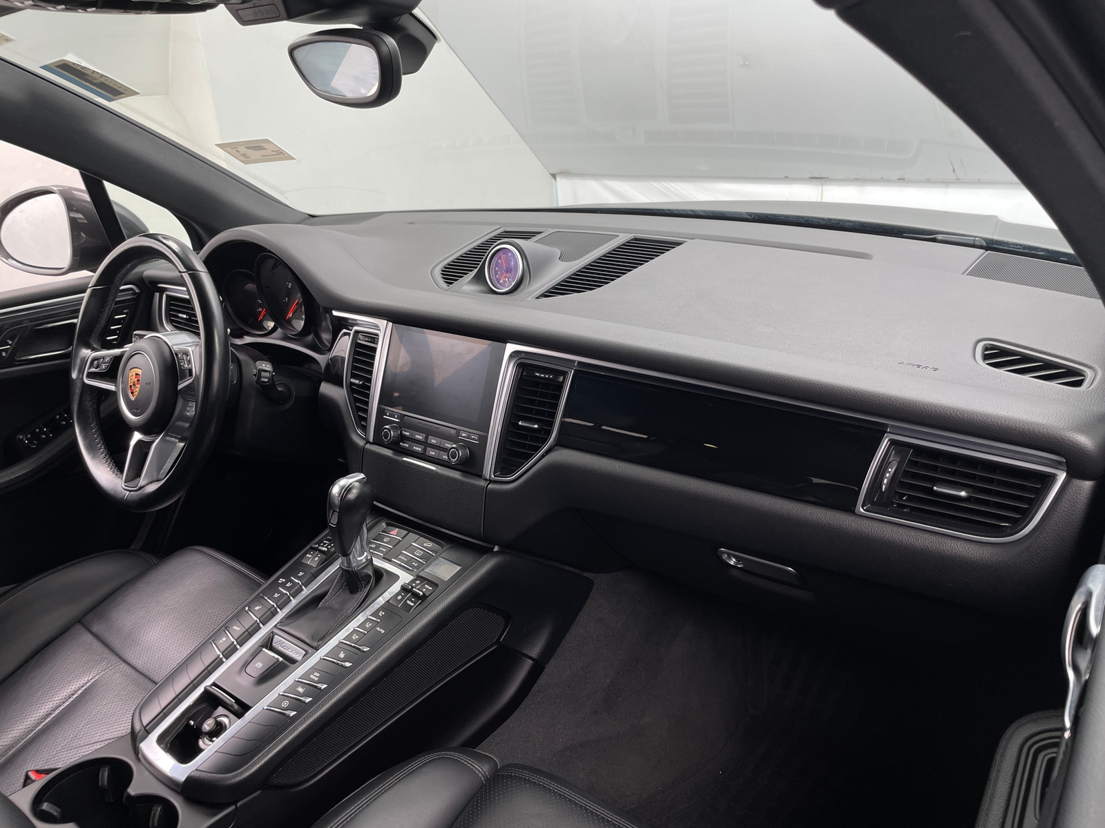 Thumbnail: 2018 Porsche Macan - 2
