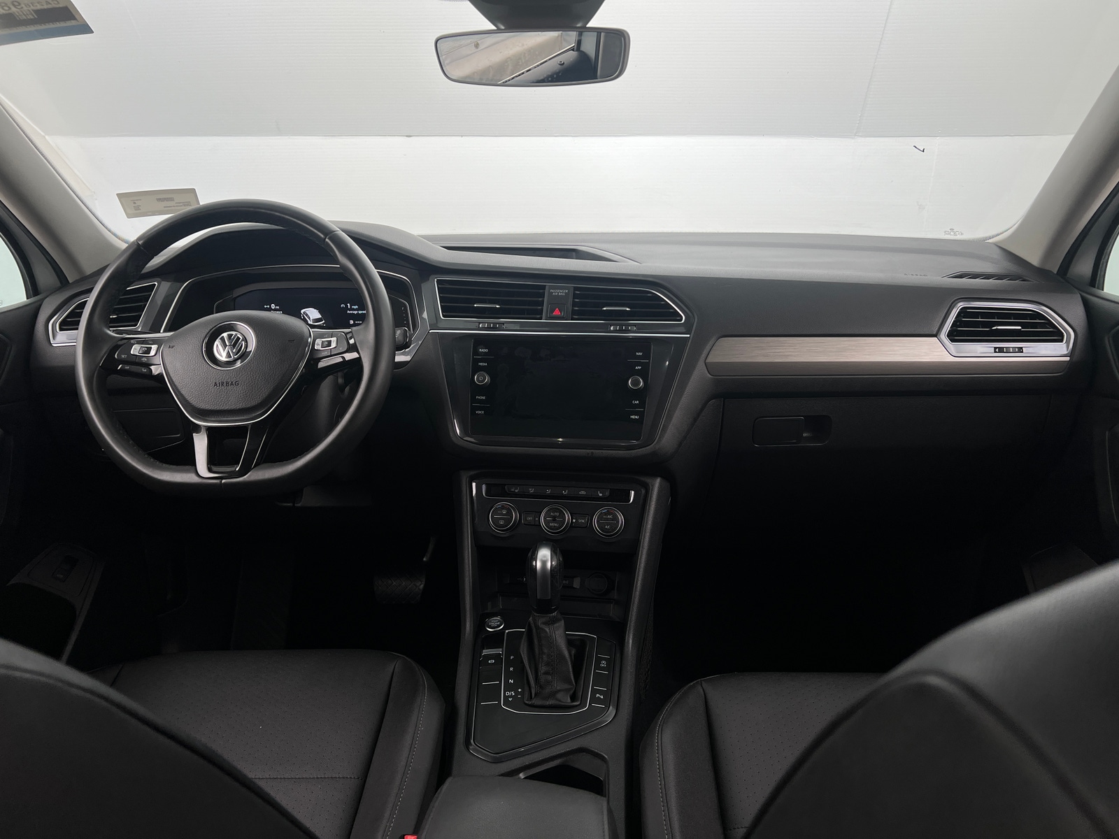 Thumbnail: 2020 Volkswagen Tiguan - 3