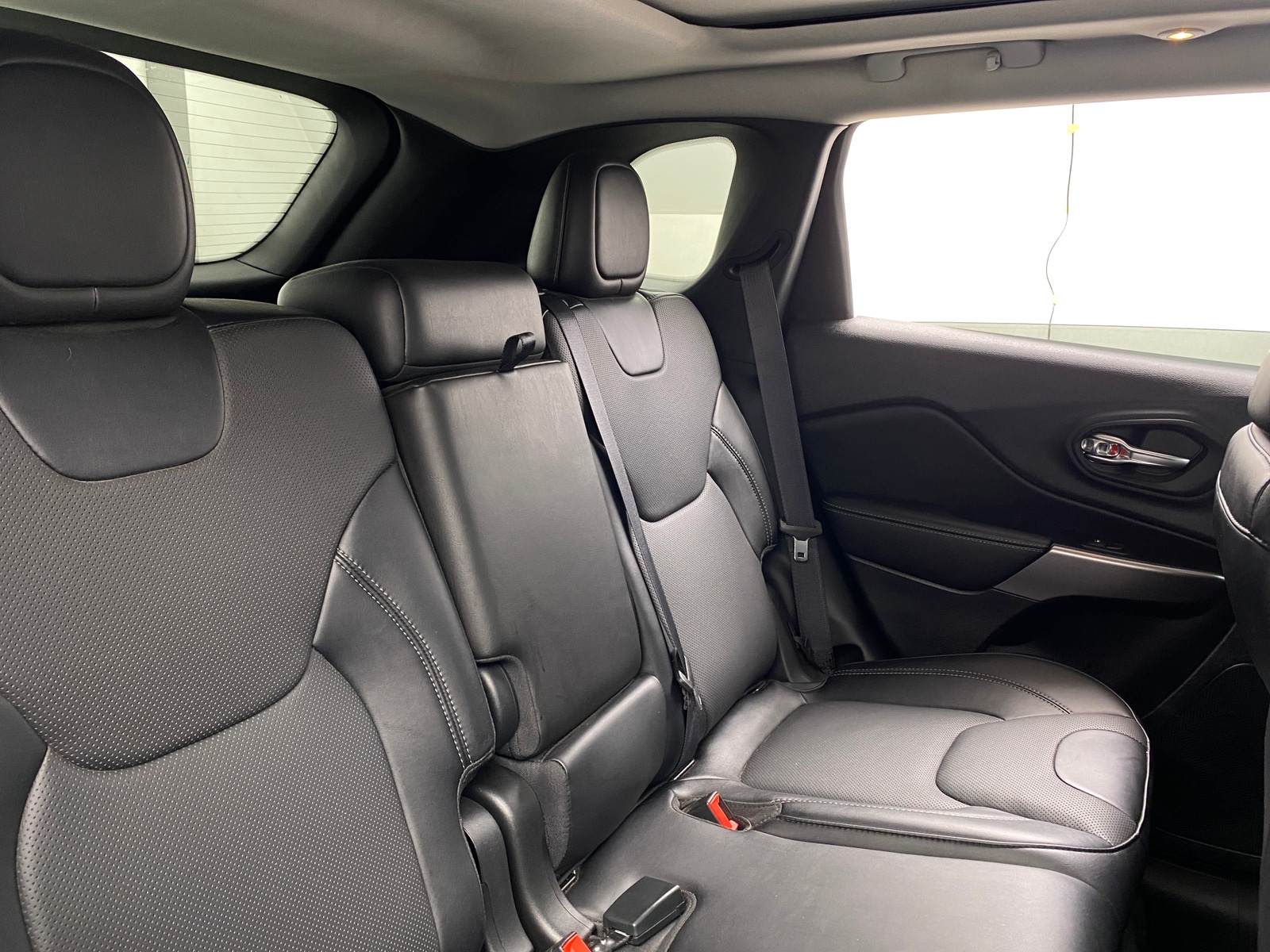 Thumbnail: 2022 Jeep Cherokee - 6