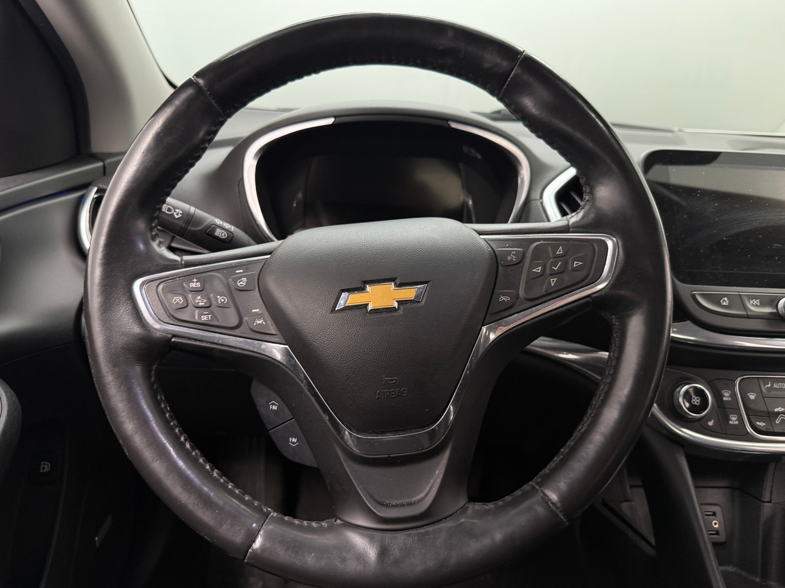 Thumbnail: 2017 Chevrolet Volt - 4