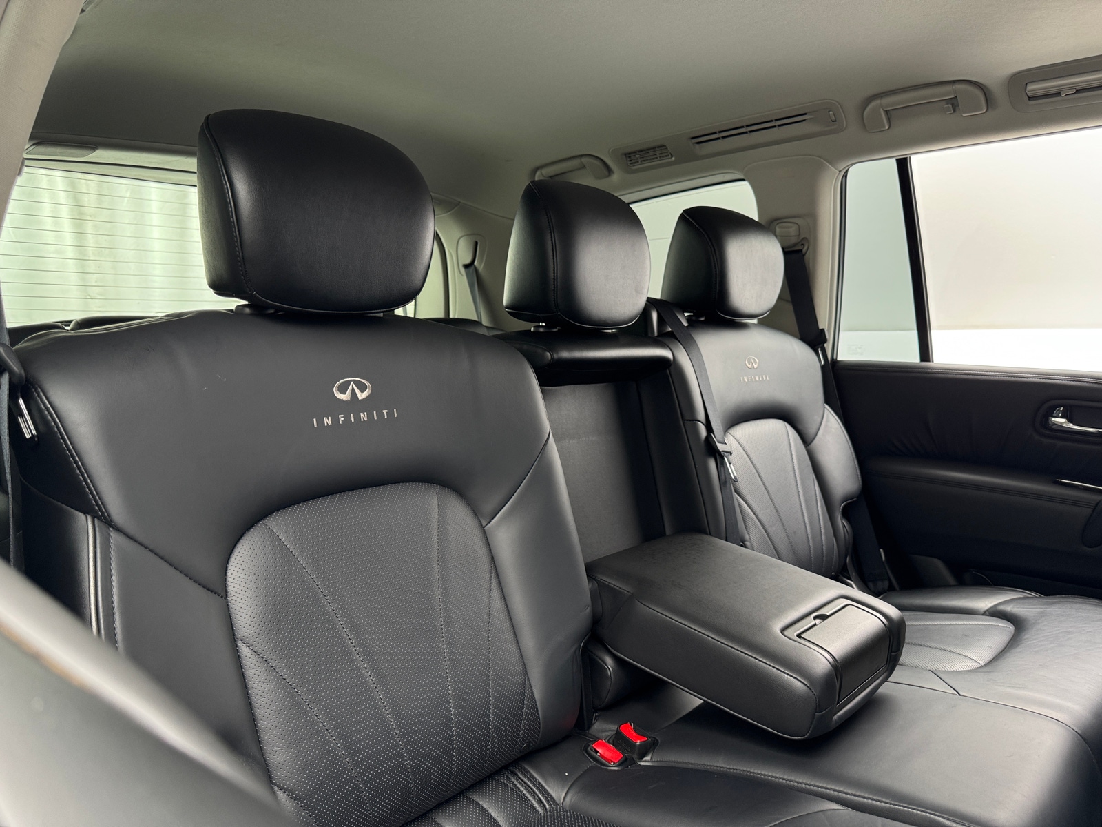 Thumbnail: 2012 INFINITI QX56 - 6