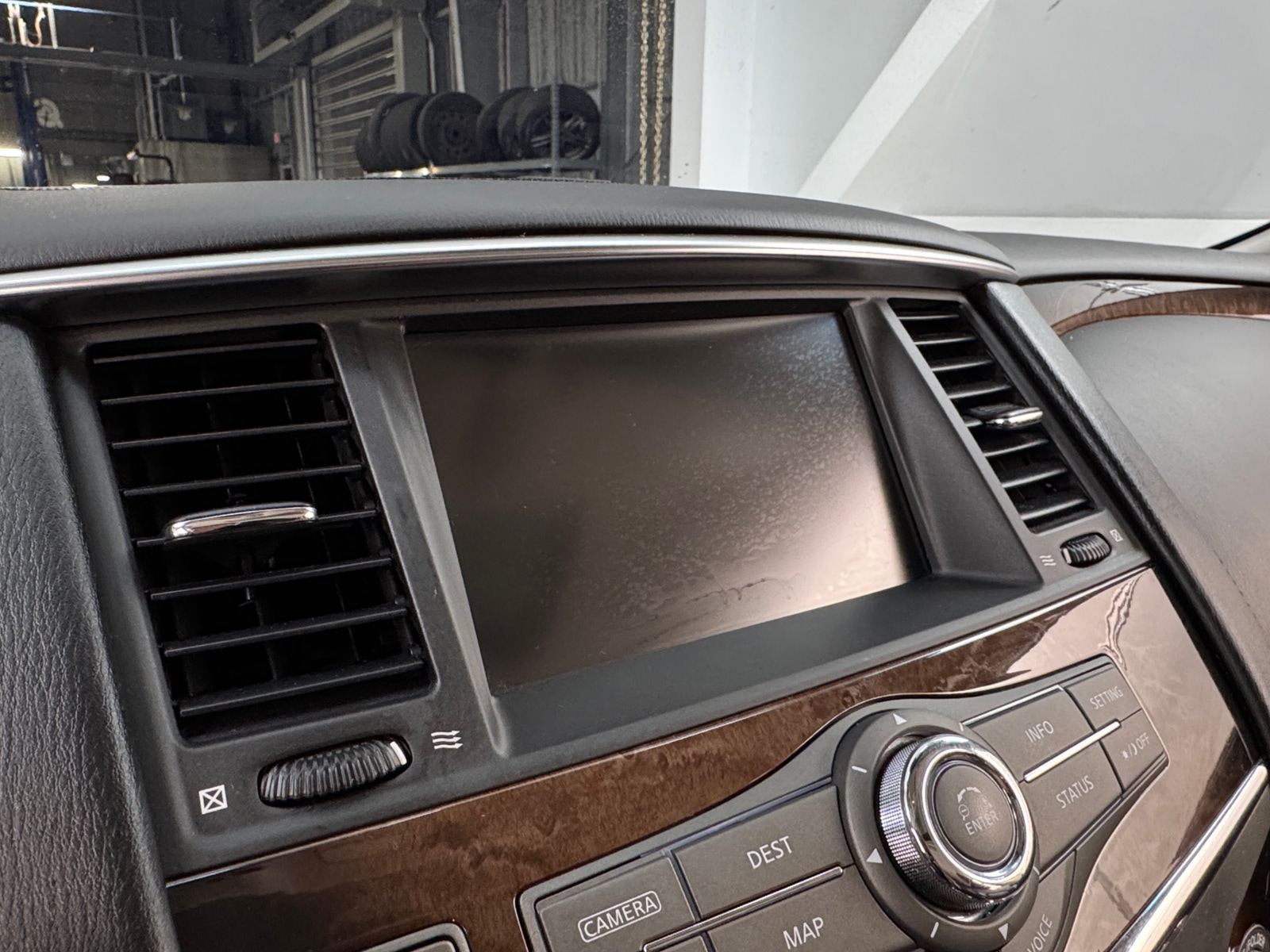 Thumbnail: 2012 INFINITI QX56 - 4