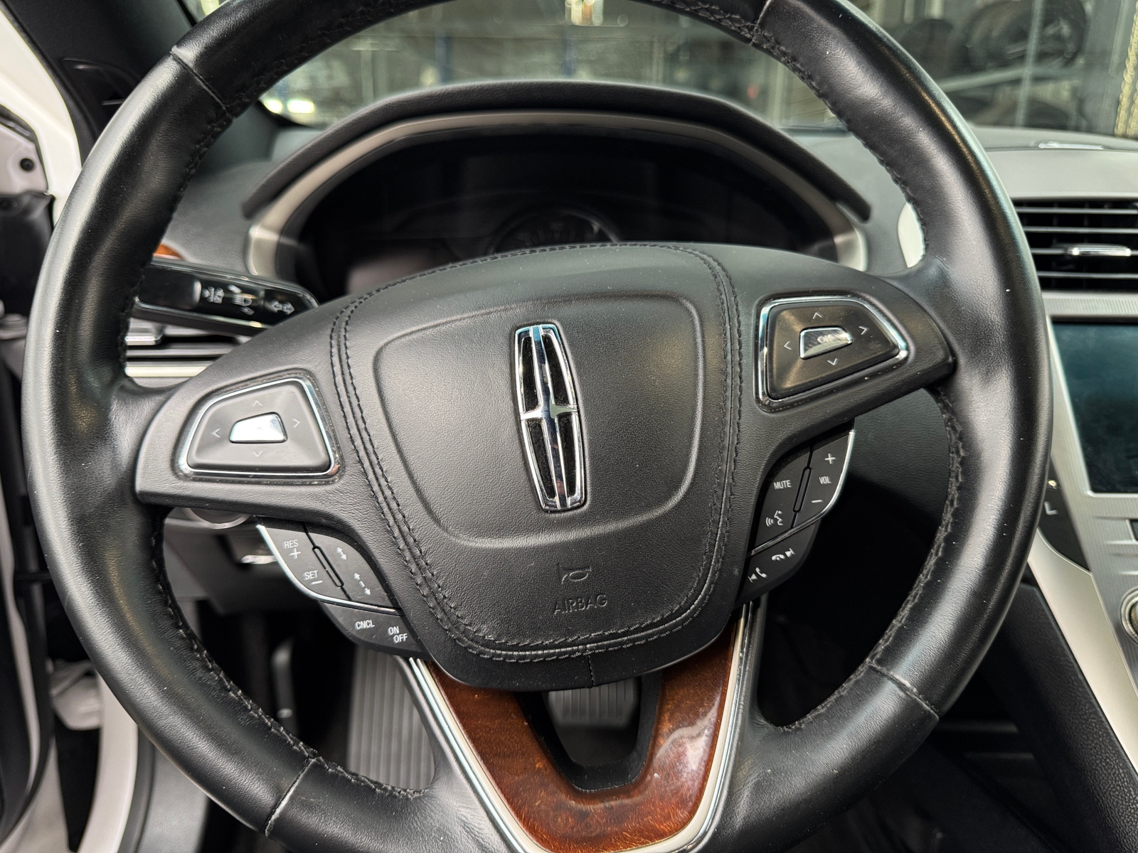 Thumbnail: 2019 Lincoln MKZ - 4