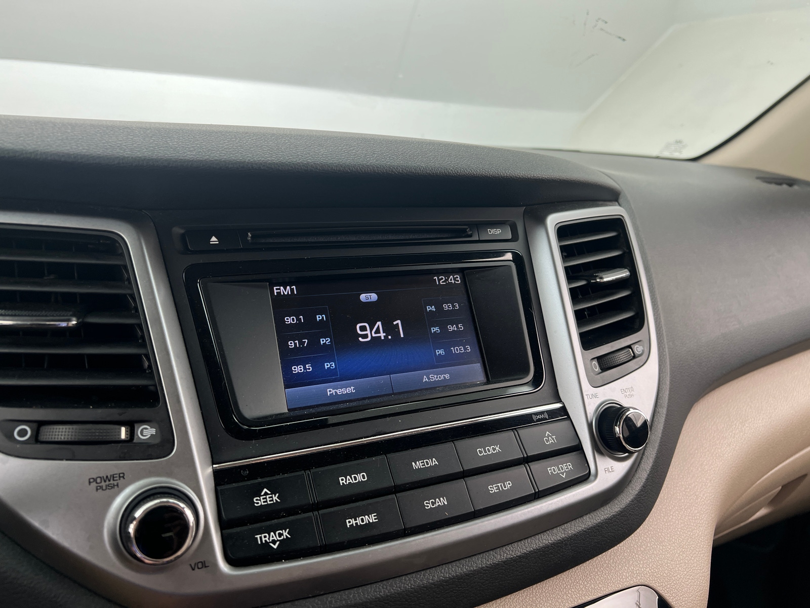 Thumbnail: 2017 Hyundai Tucson - 4