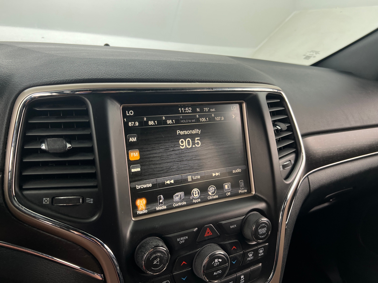 Thumbnail: 2016 Jeep Grand Cherokee - 3