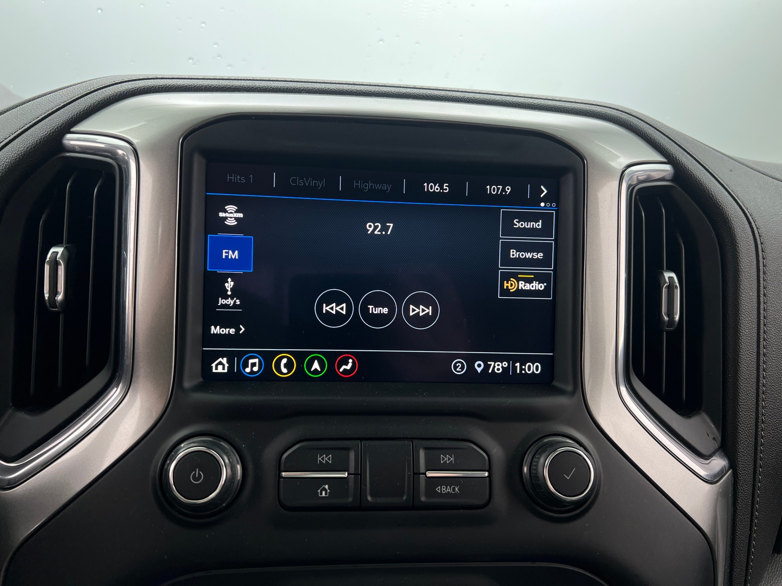 Thumbnail: 2020 Chevrolet Silverado 1500 - 3
