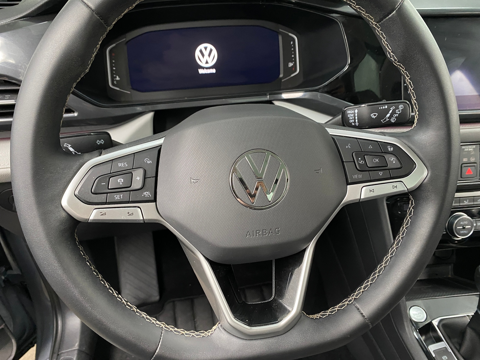 Thumbnail: 2022 Volkswagen Taos - 4