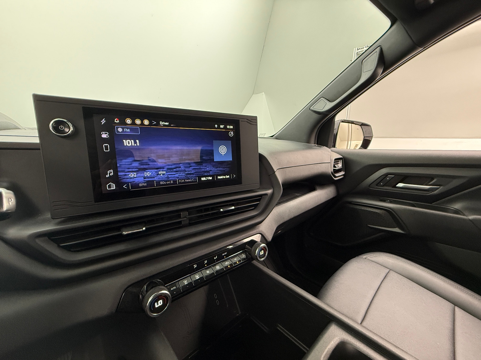 Thumbnail: 2024 Chevrolet Silverado EV - 3