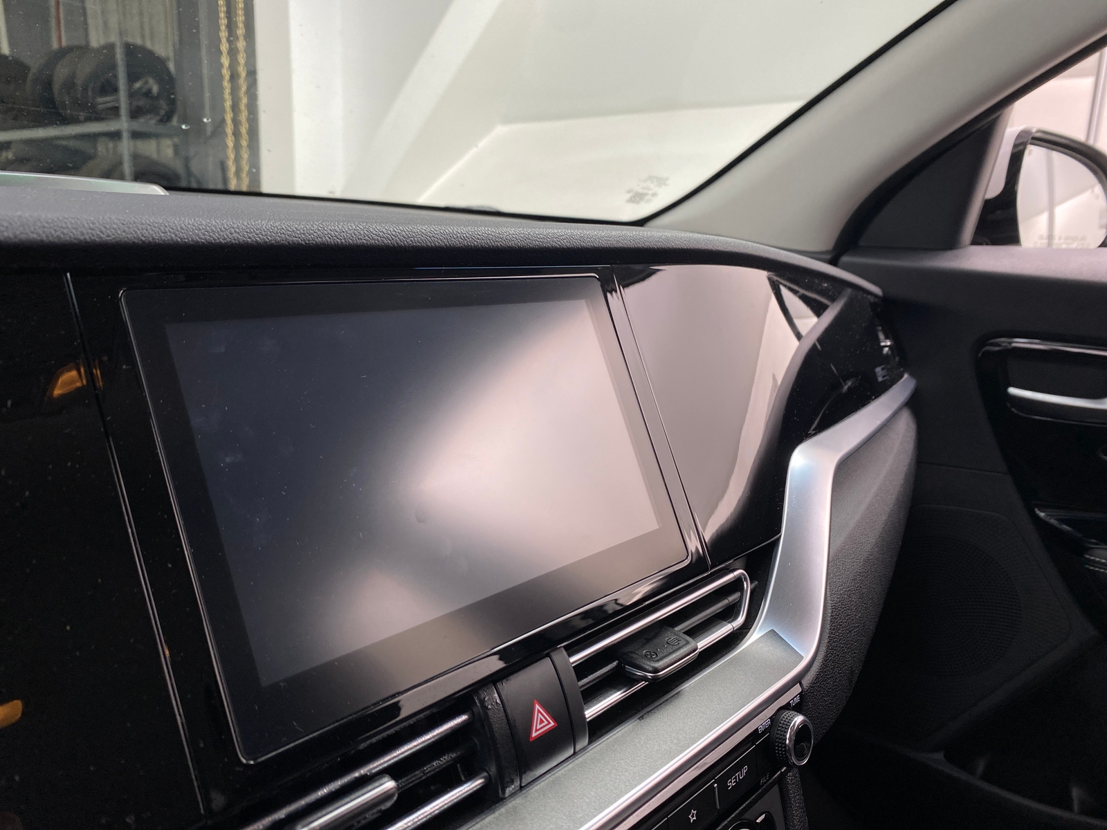 Thumbnail: 2020 Kia Niro - 3
