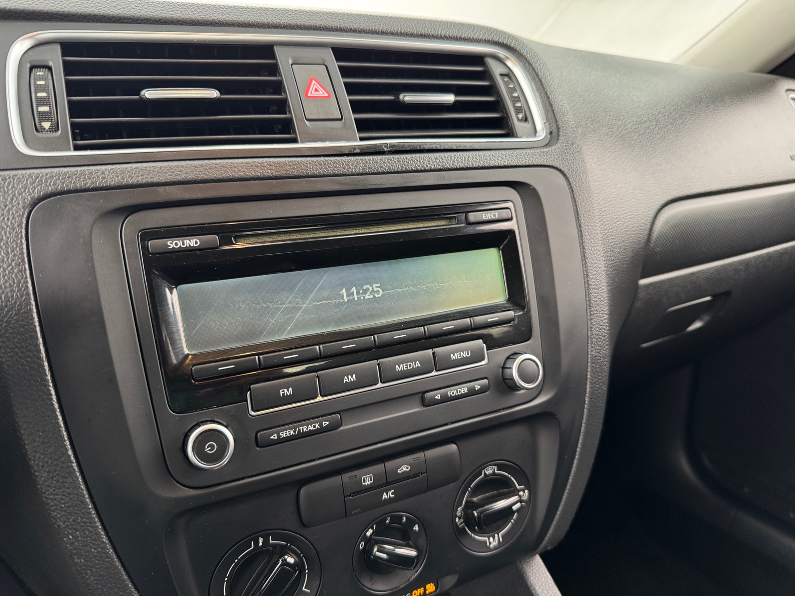 Thumbnail: 2014 Volkswagen Jetta - 4