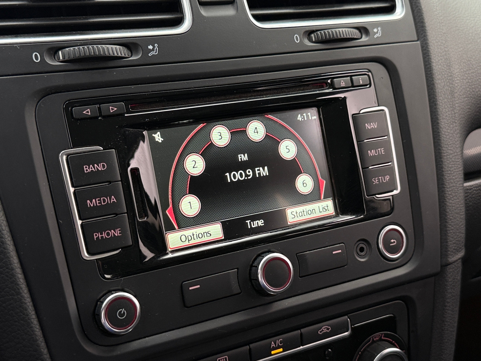 Thumbnail: 2014 Volkswagen Jetta - 3