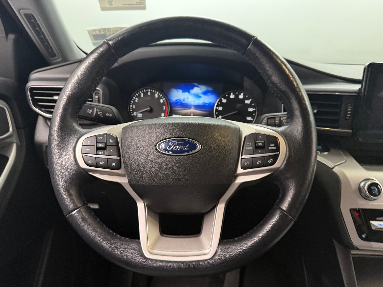 Thumbnail: 2022 Ford Explorer - 5