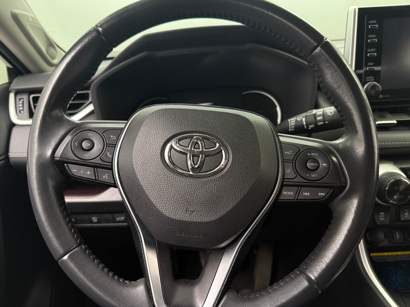 Thumbnail: 2020 Toyota RAV4 - 4