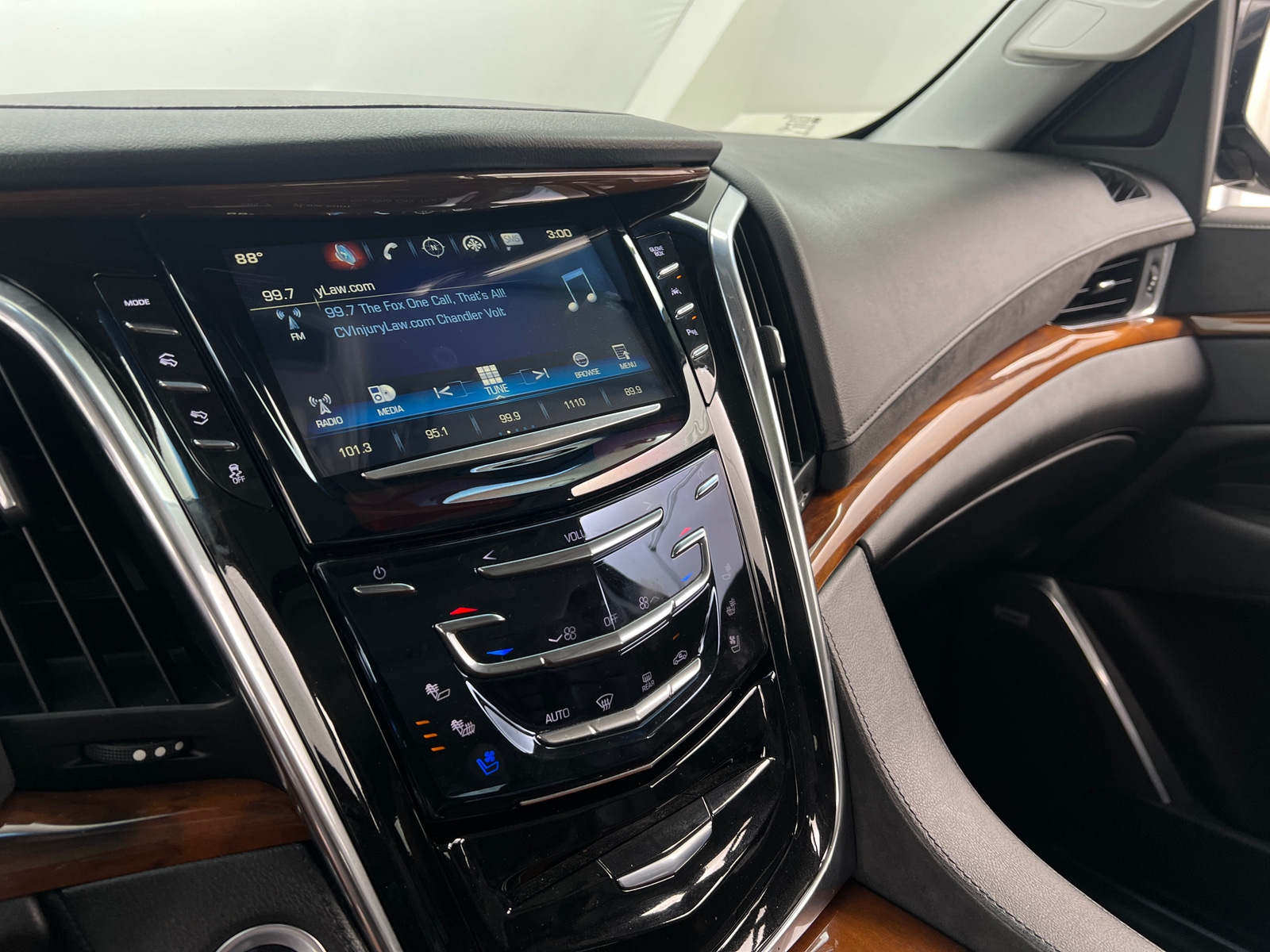 Thumbnail: 2018 Cadillac Escalade - 3