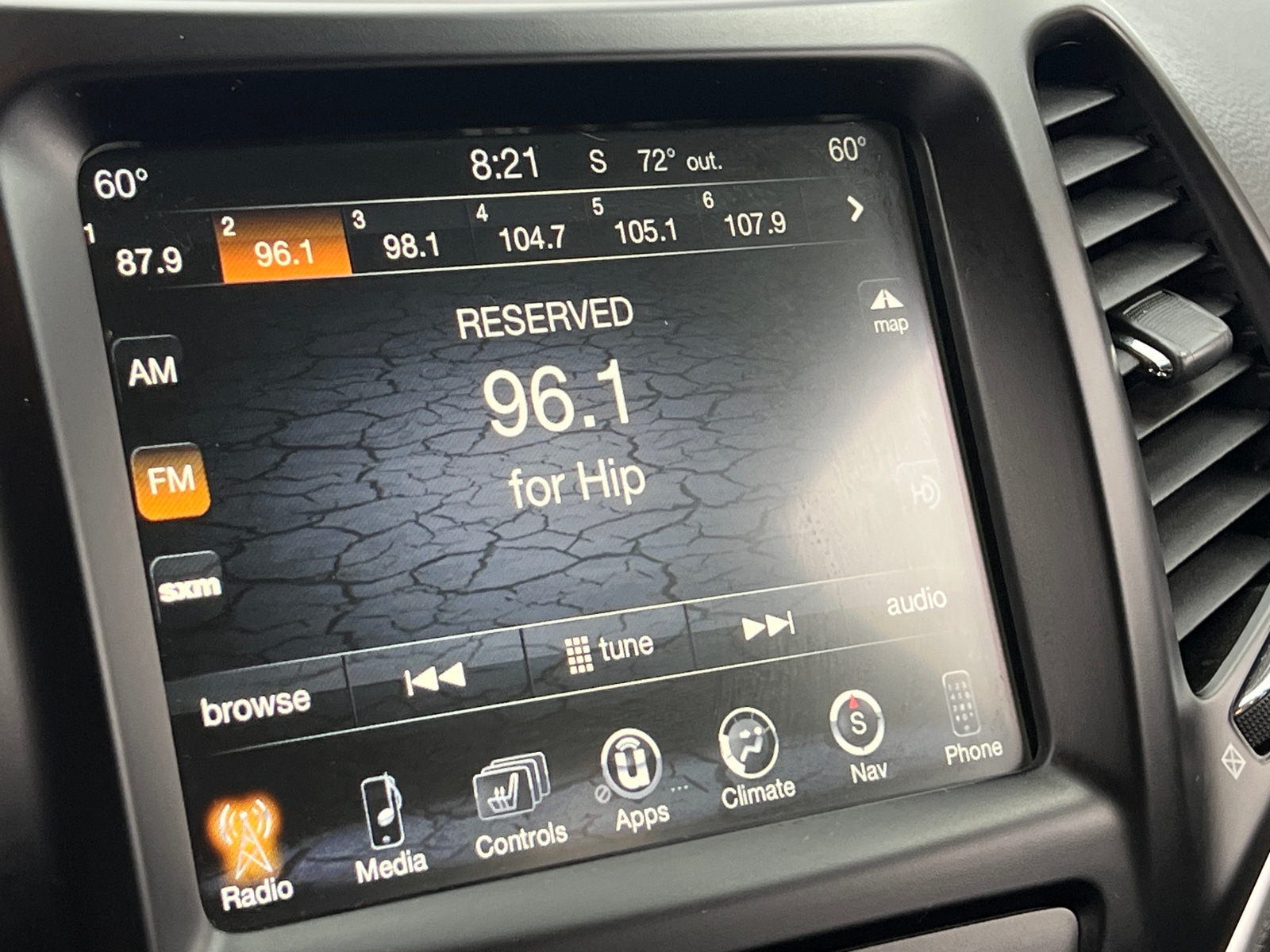 Thumbnail: 2018 Jeep Cherokee - 3