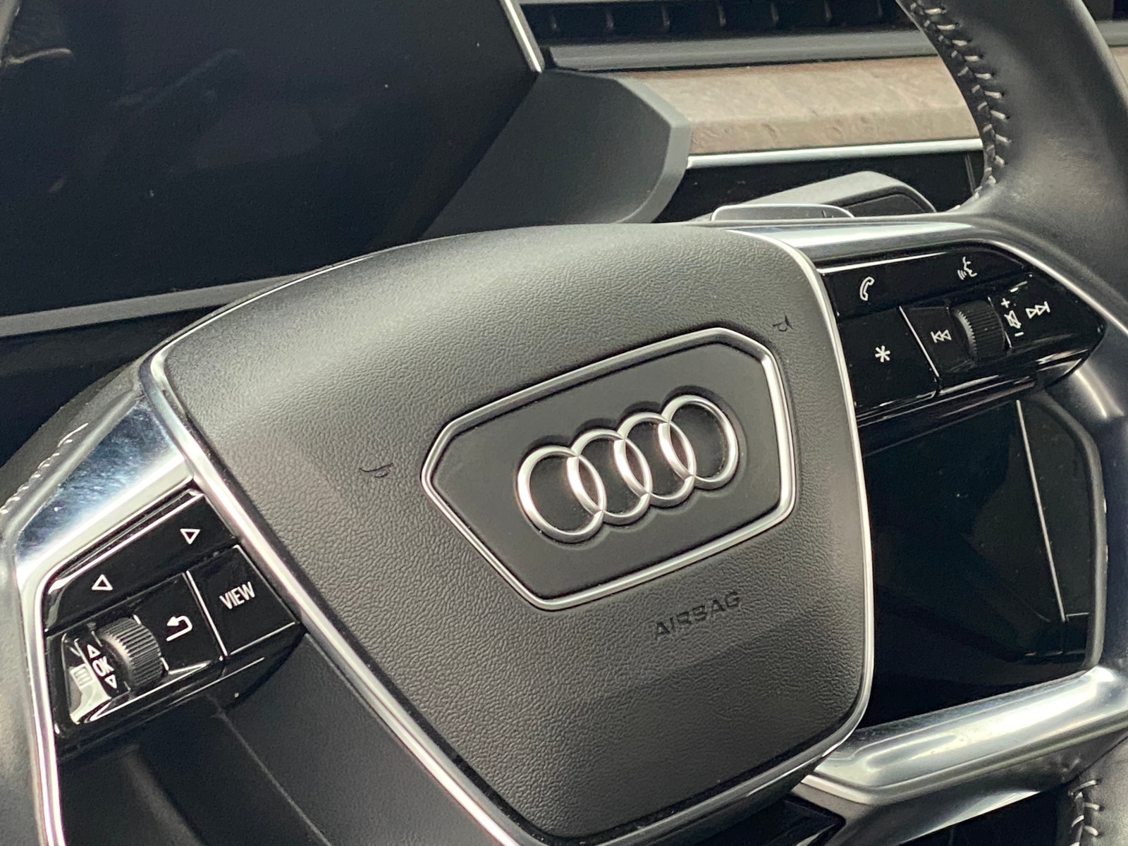 Thumbnail: 2020 Audi e-tron S - 4
