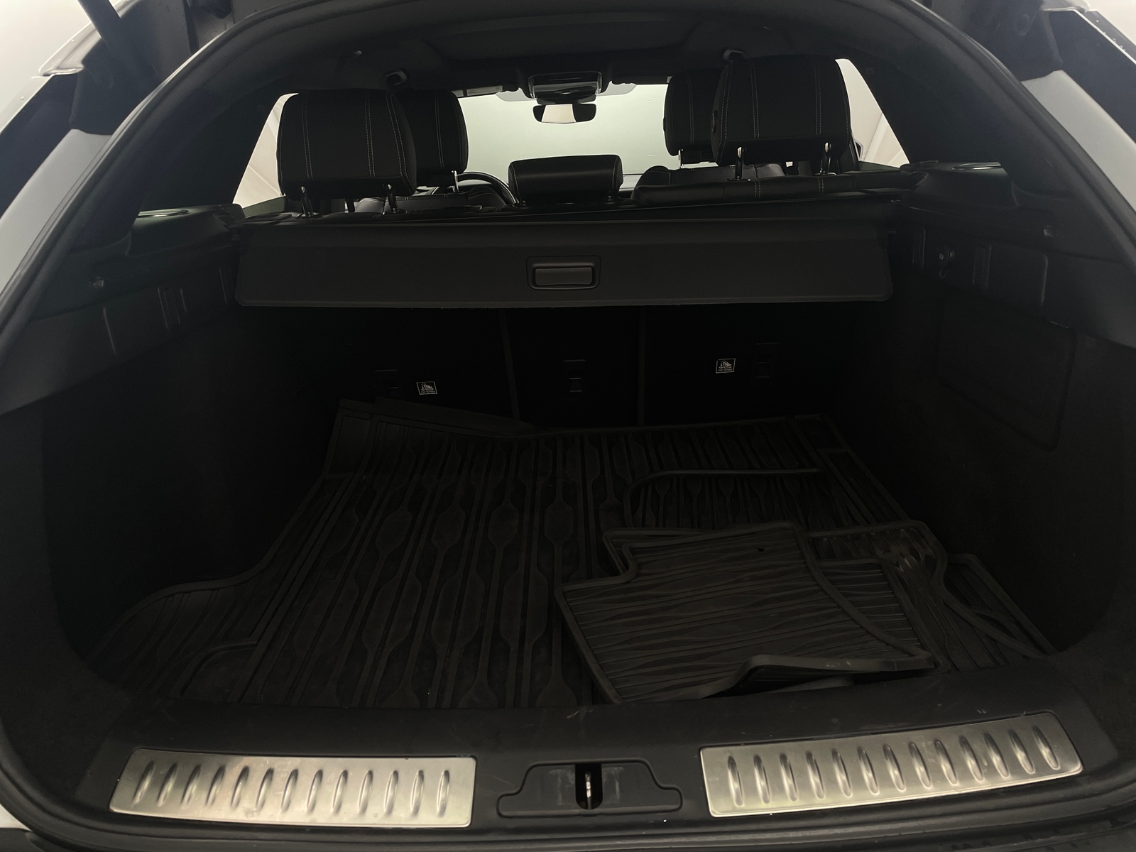 Thumbnail: 2018 Land Rover Range Rover Velar - 6
