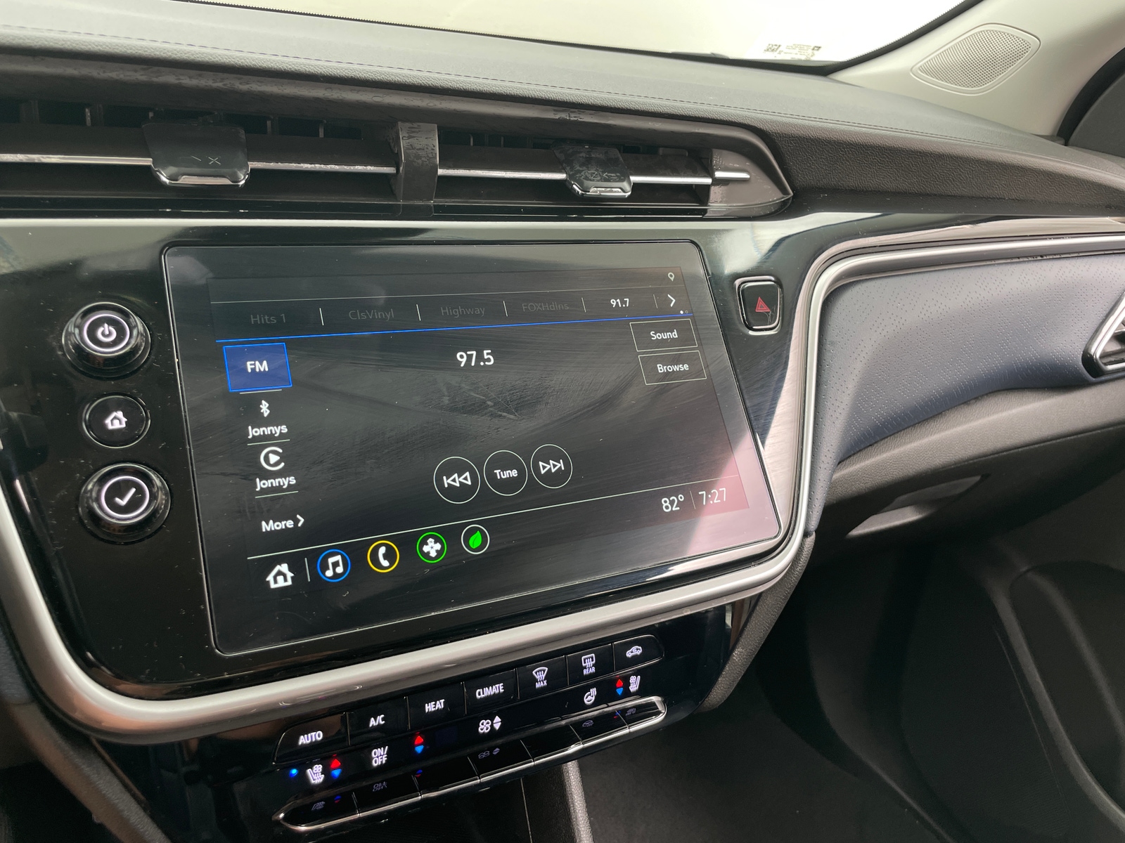Thumbnail: 2023 Chevrolet Bolt EUV - 3