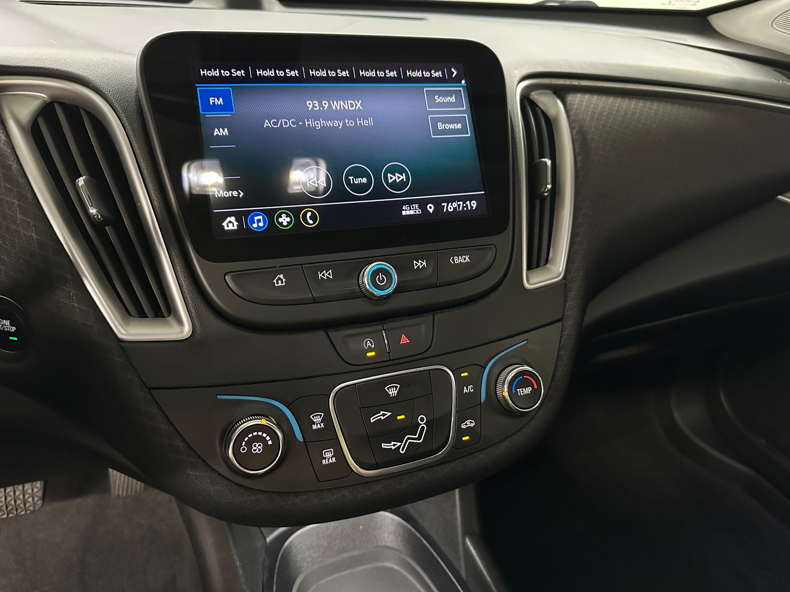 Thumbnail: 2020 Chevrolet Malibu - 4