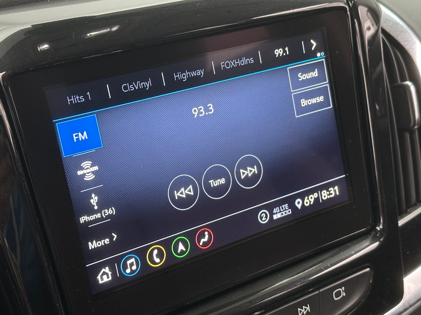 Thumbnail: 2021 Chevrolet Traverse - 3