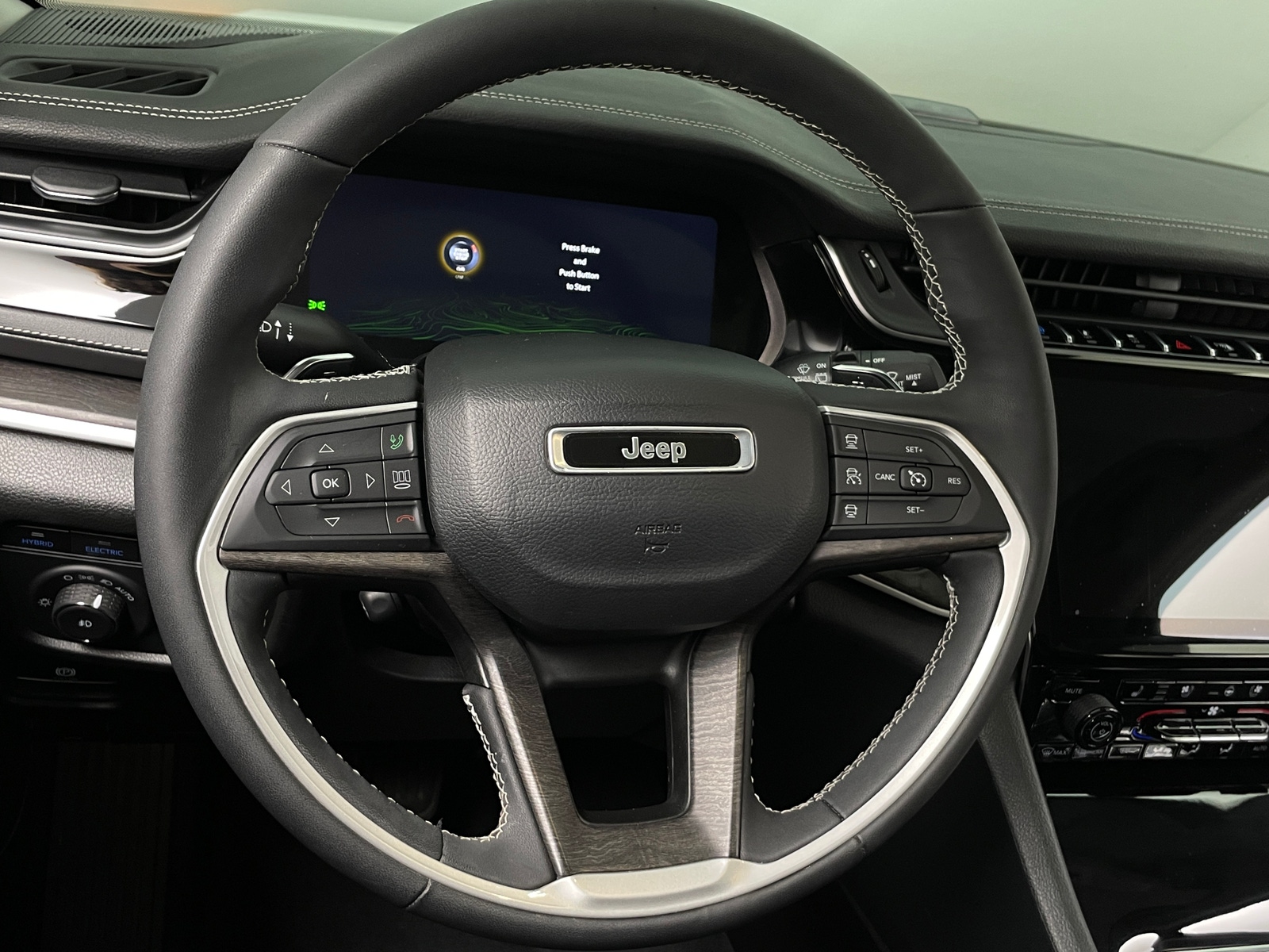 Thumbnail: 2023 Jeep Grand Cherokee - 4