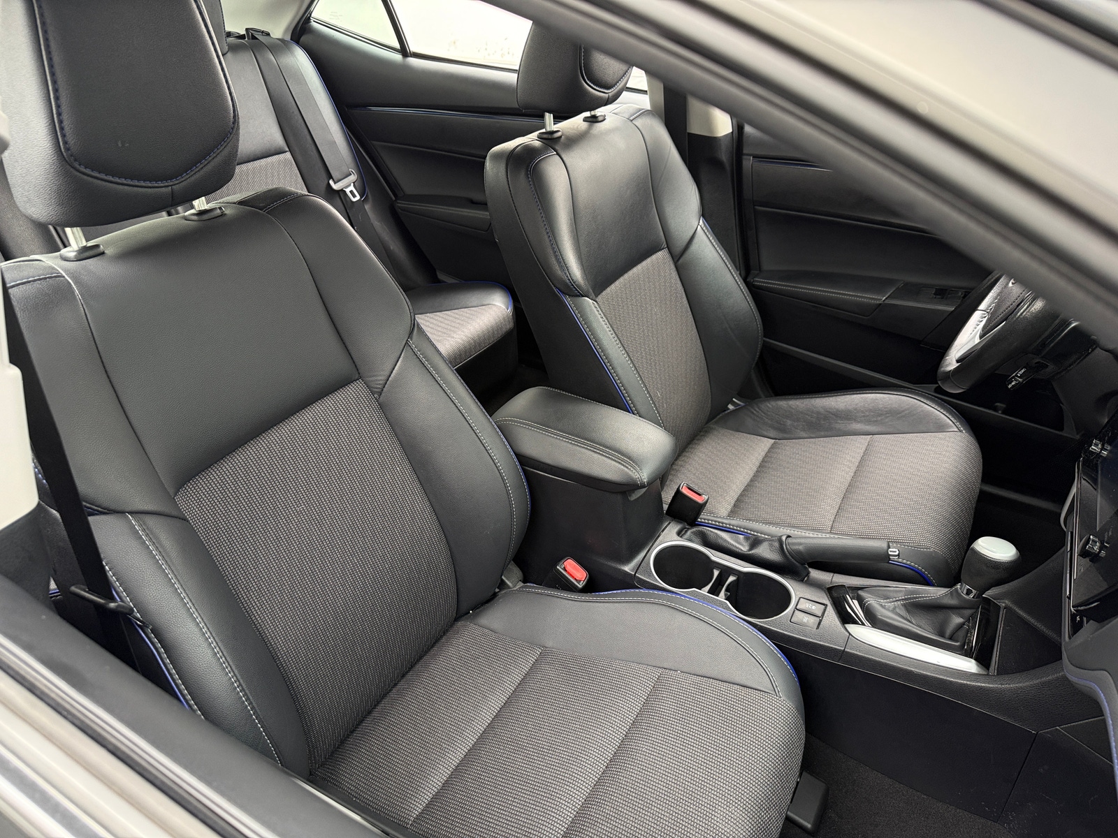 Thumbnail: 2017 Toyota Corolla - 2