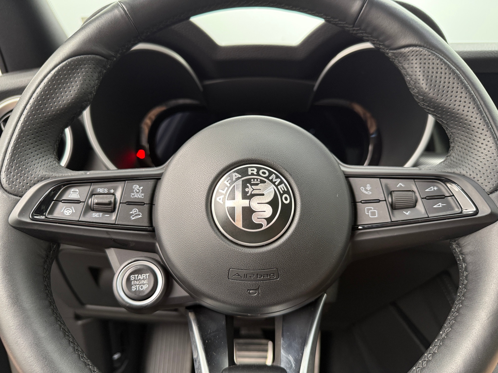Thumbnail: 2024 Alfa Romeo Stelvio - 4