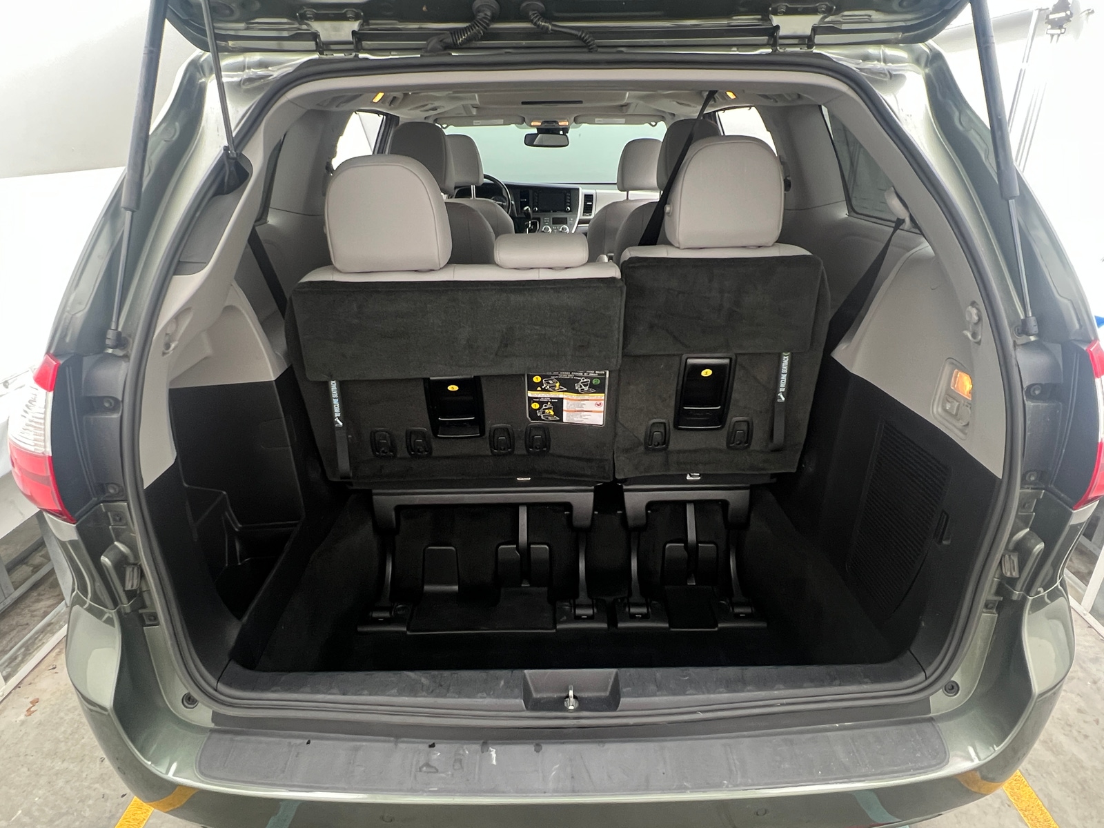 Thumbnail: 2019 Toyota Sienna - 6