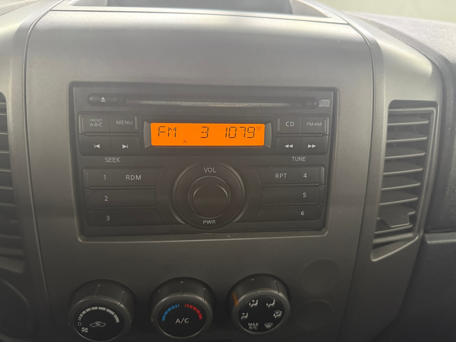 Thumbnail: 2015 Nissan Titan - 4