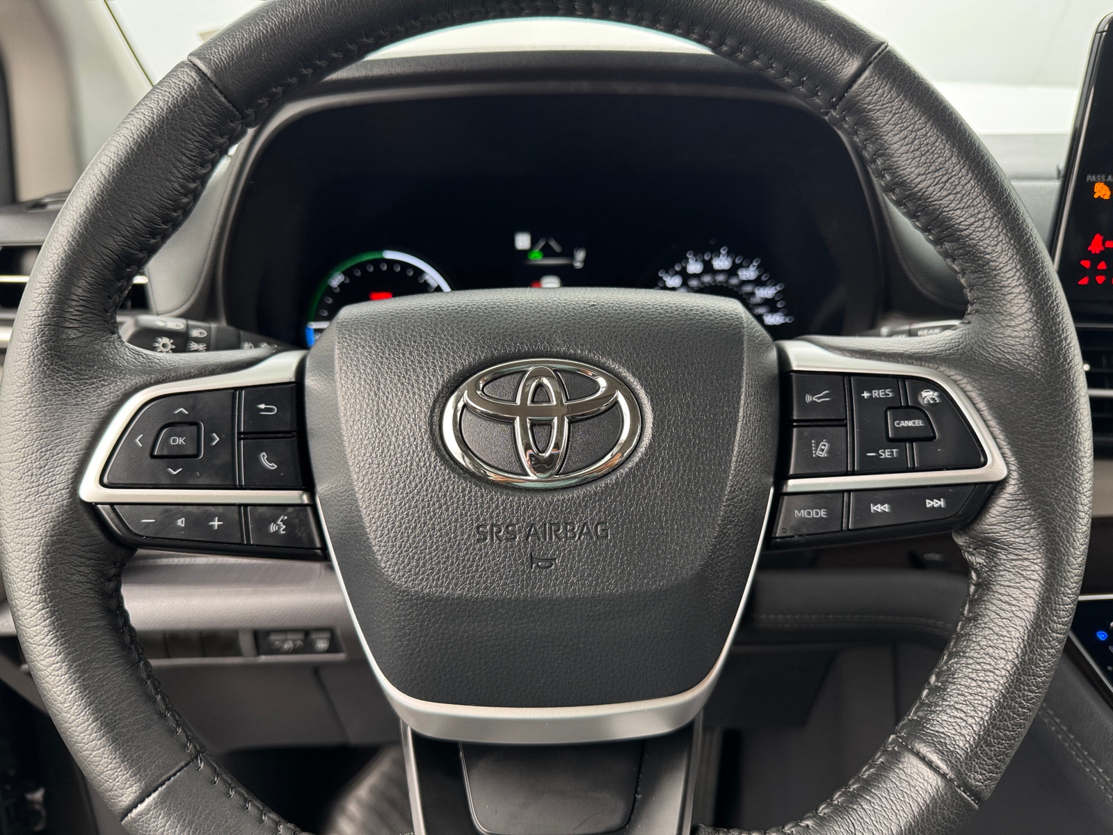 Thumbnail: 2024 Toyota Sienna - 4