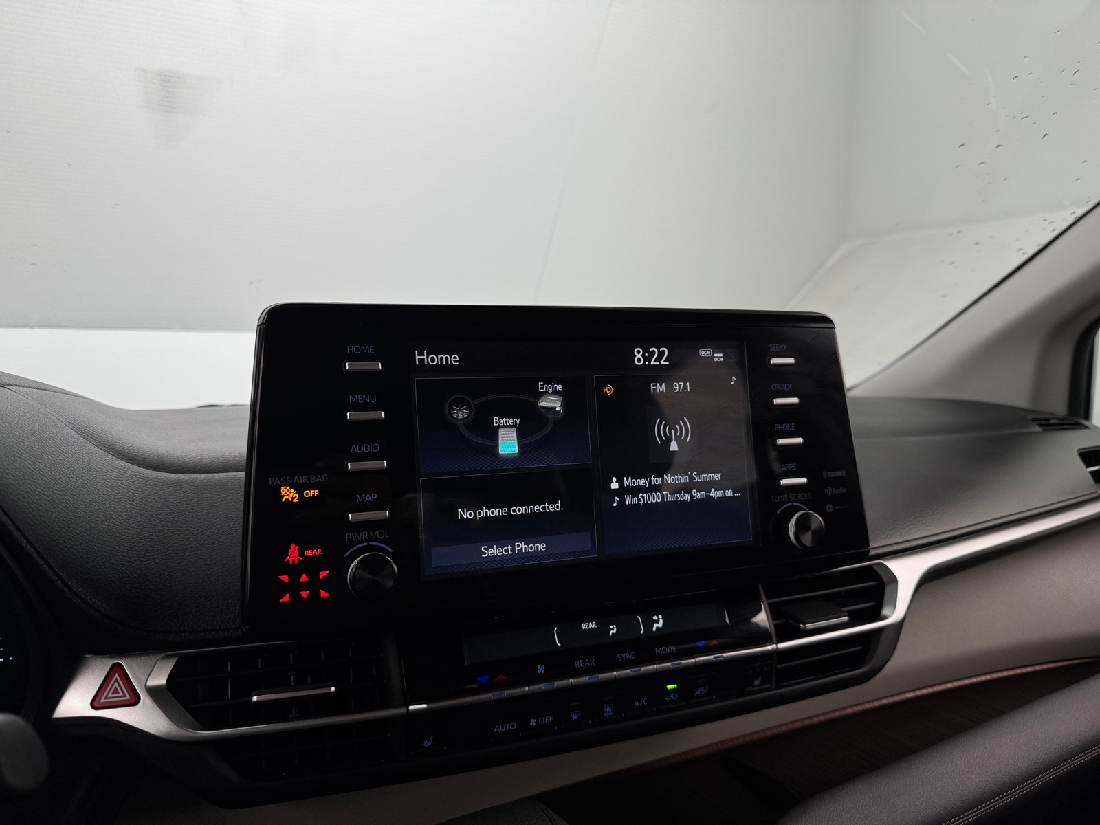 Thumbnail: 2024 Toyota Sienna - 3