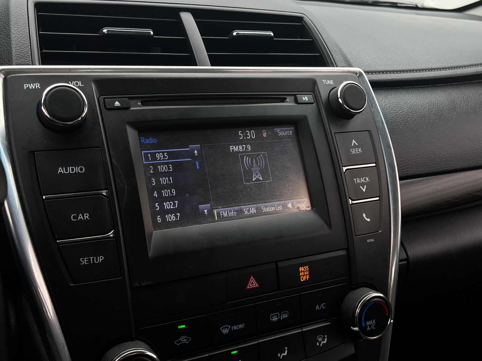 Thumbnail: 2015 Toyota Camry - 4