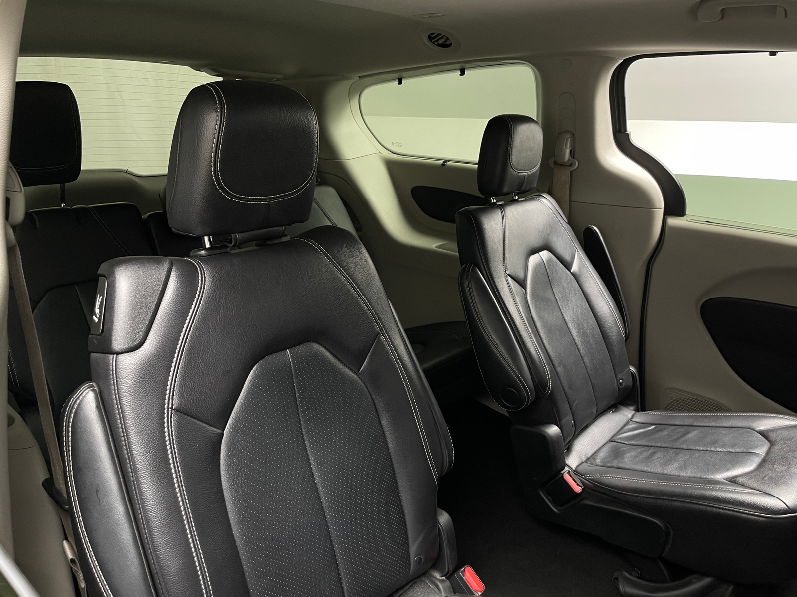 Thumbnail: 2022 Chrysler Pacifica - 5