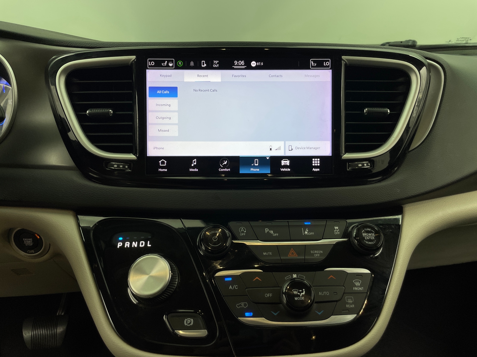 Thumbnail: 2022 Chrysler Pacifica - 3