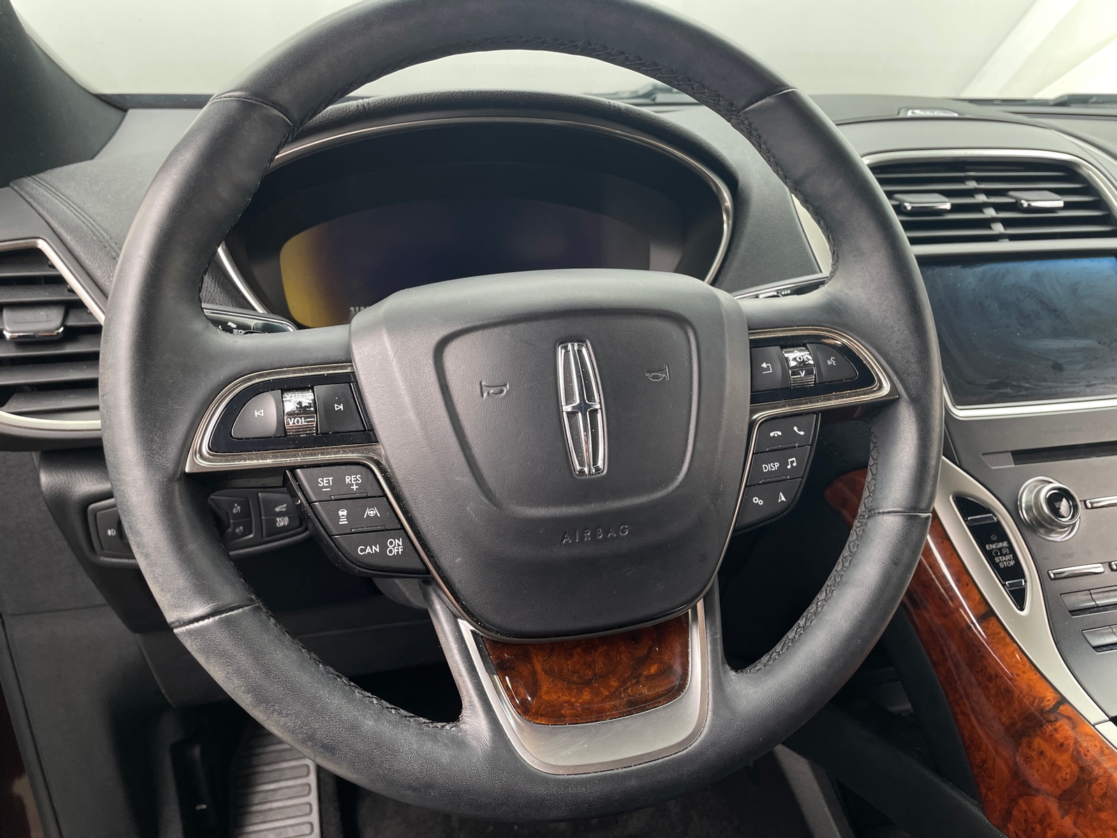 Thumbnail: 2019 Lincoln Nautilus - 4