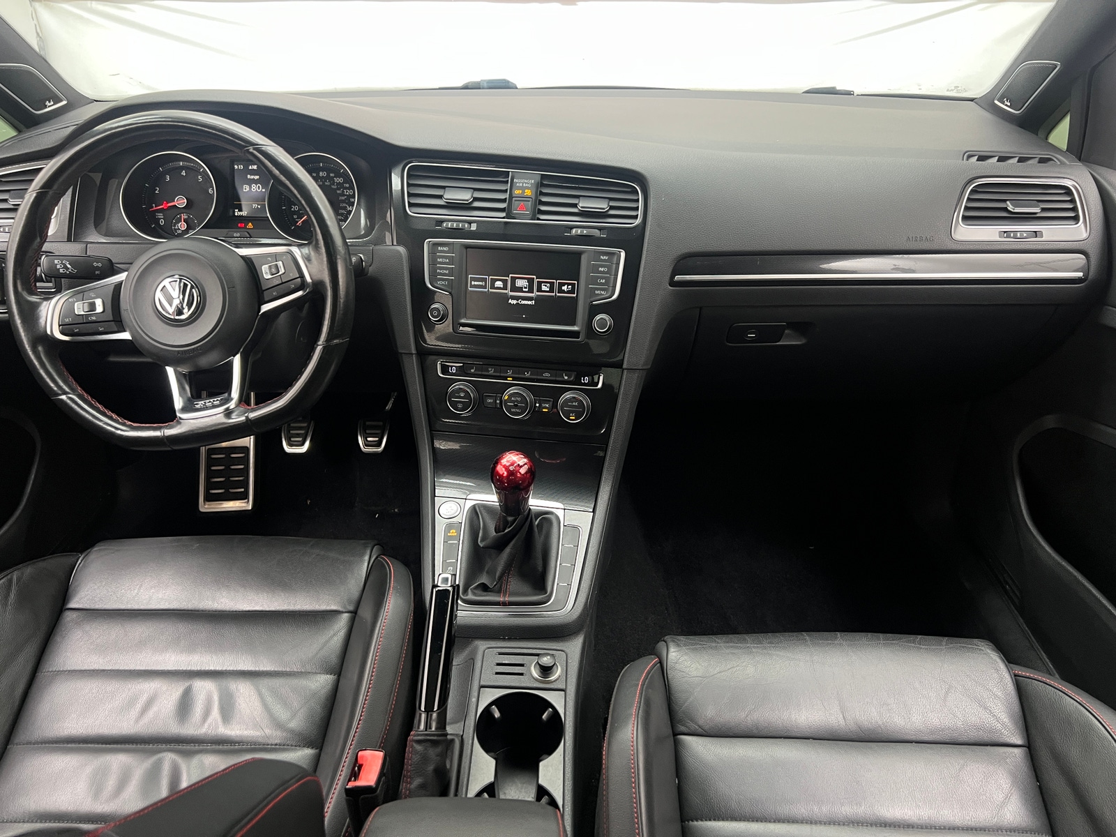 Thumbnail: 2016 Volkswagen Golf - 3