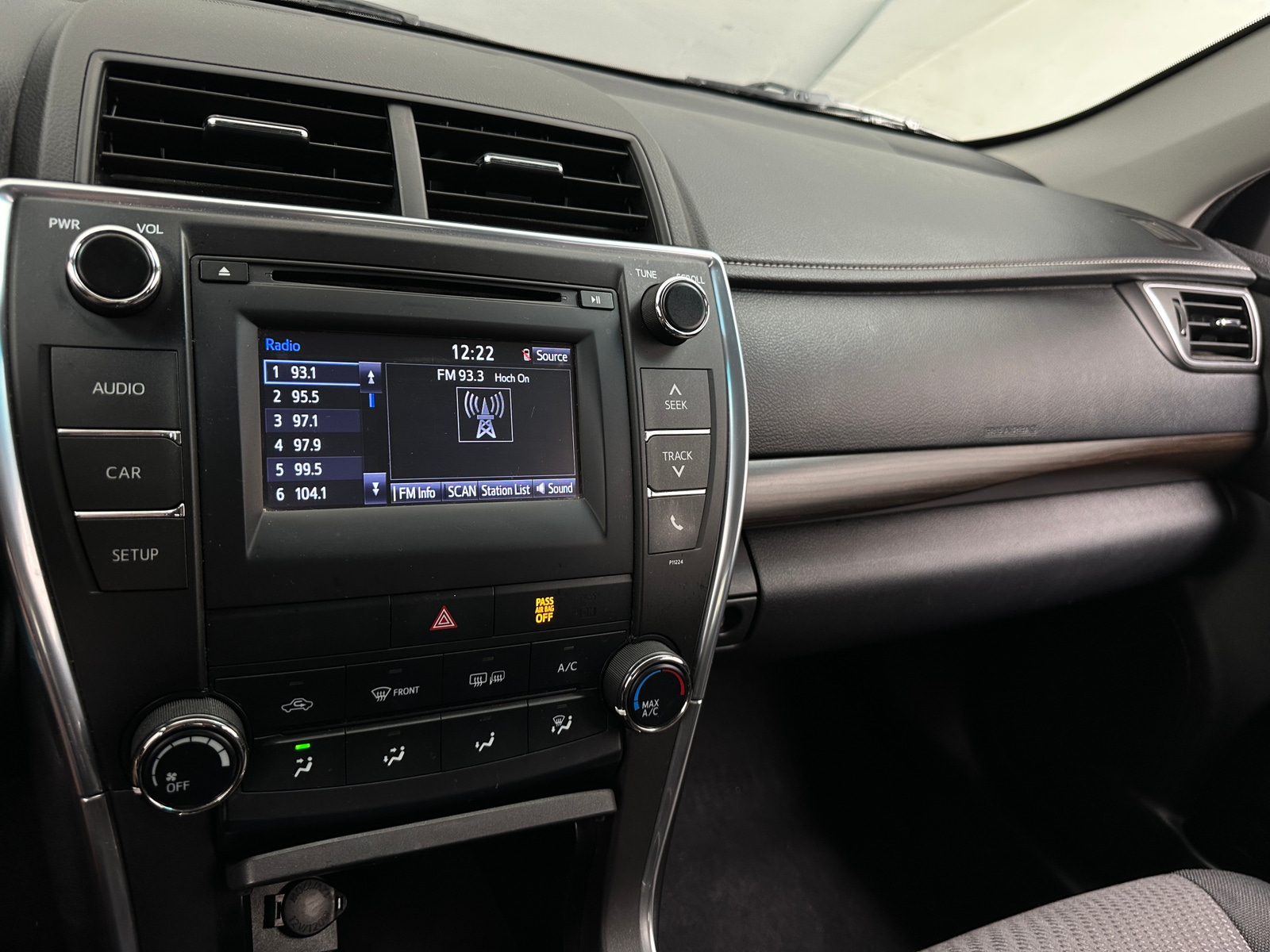 Thumbnail: 2016 Toyota Camry - 4
