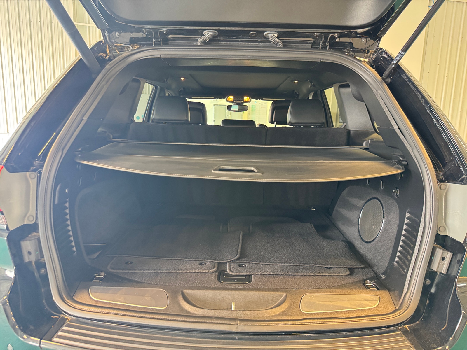Thumbnail: 2019 Jeep Grand Cherokee - 6